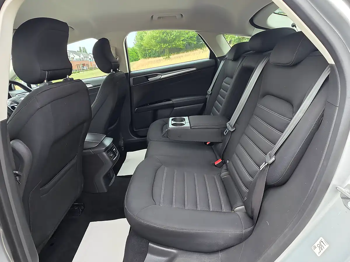 Used 2015 Ford Mondeo Zetec Silver - Interior and Exterior details 10