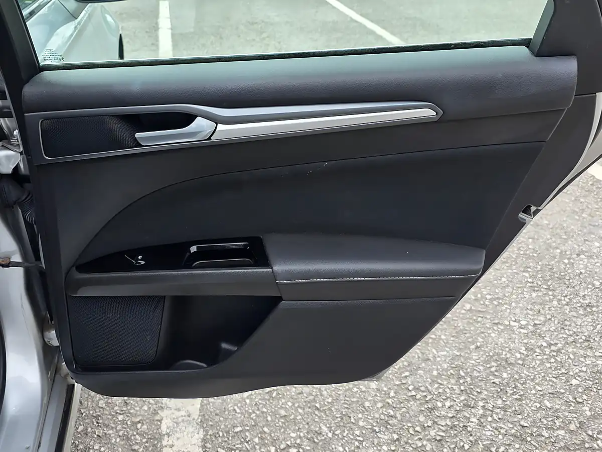 Used 2015 Ford Mondeo Zetec Silver - Interior and Exterior details 12