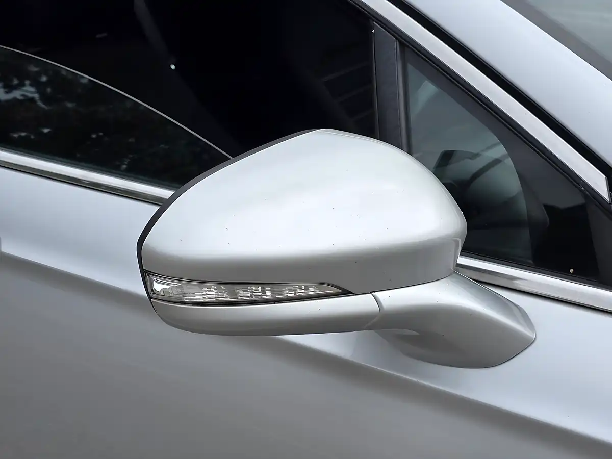 Used 2015 Ford Mondeo Zetec Silver - Interior and Exterior details 18