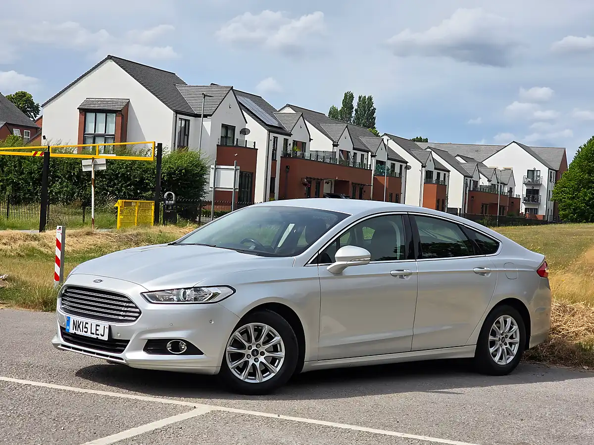 Used 2015 Ford Mondeo Zetec Silver - Interior and Exterior details 3