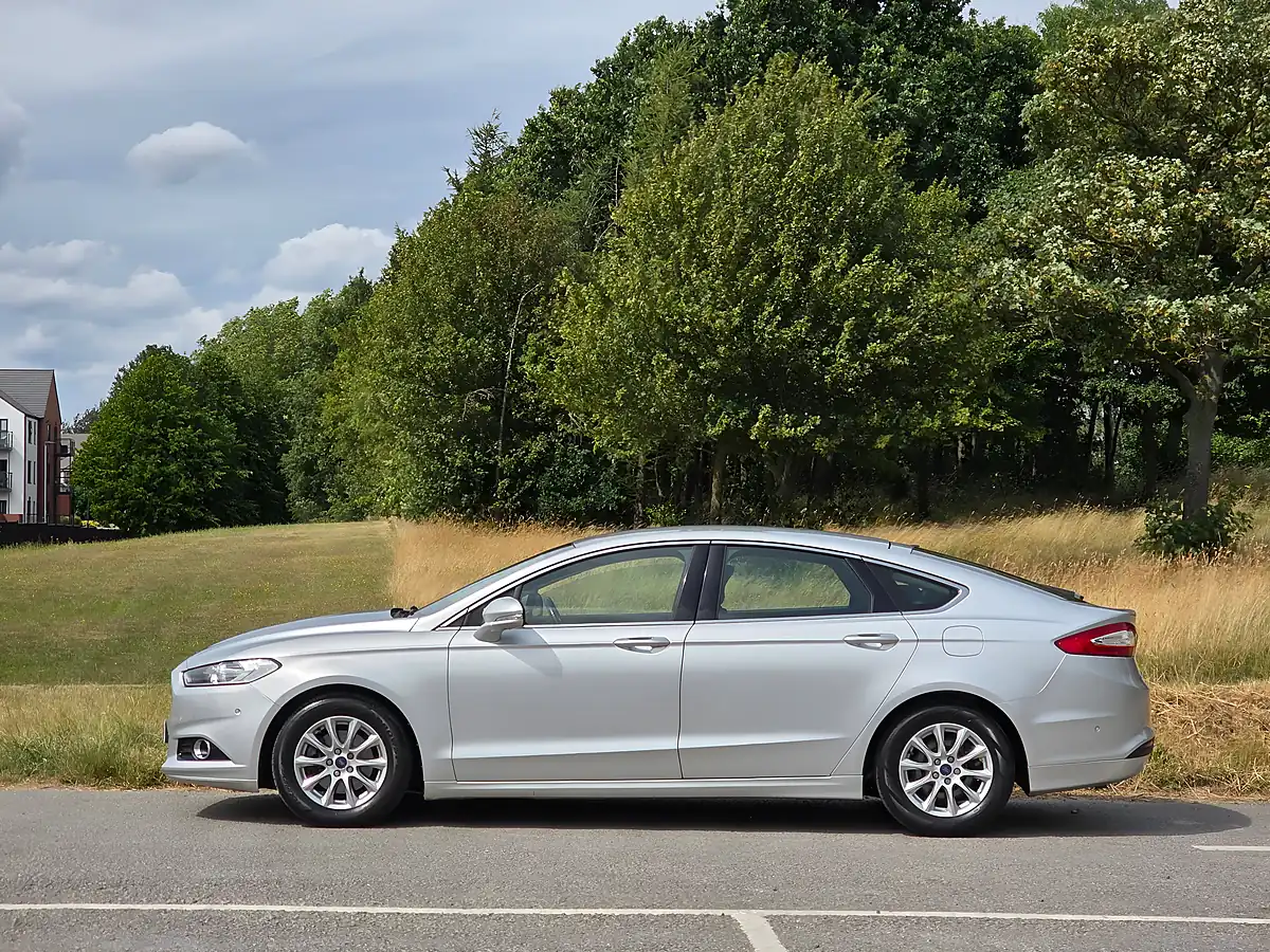 Used 2015 Ford Mondeo Zetec Silver - Interior and Exterior details 4