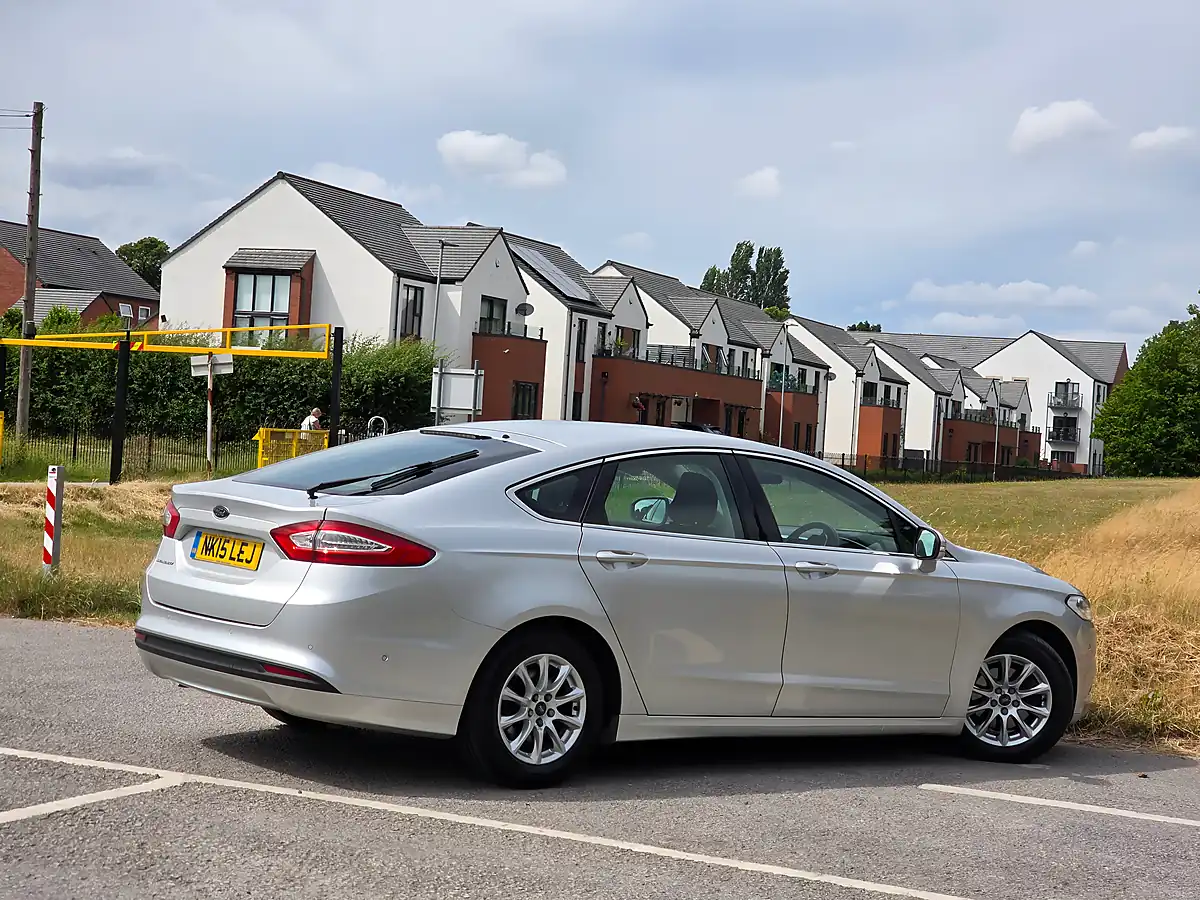 Used 2015 Ford Mondeo Zetec Silver - Interior and Exterior details 7