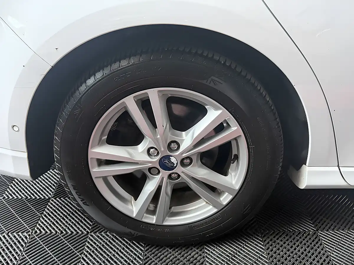 Used 2015 Ford S-Max Titanium White - Interior and Exterior details 11