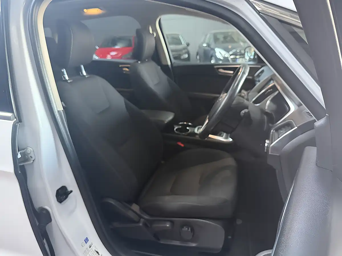 Used 2015 Ford S-Max Titanium White - Interior and Exterior details 14