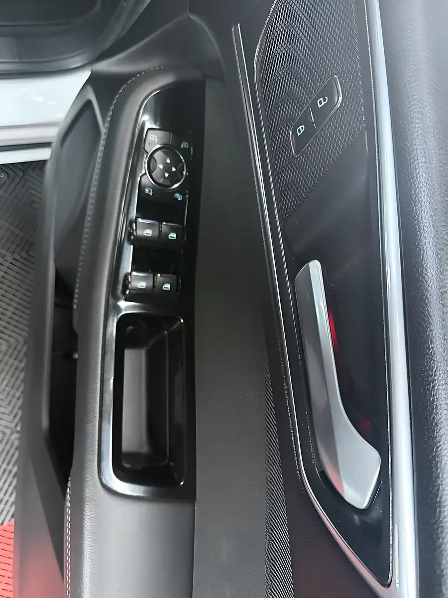 Used 2015 Ford S-Max Titanium White - Interior and Exterior details 15