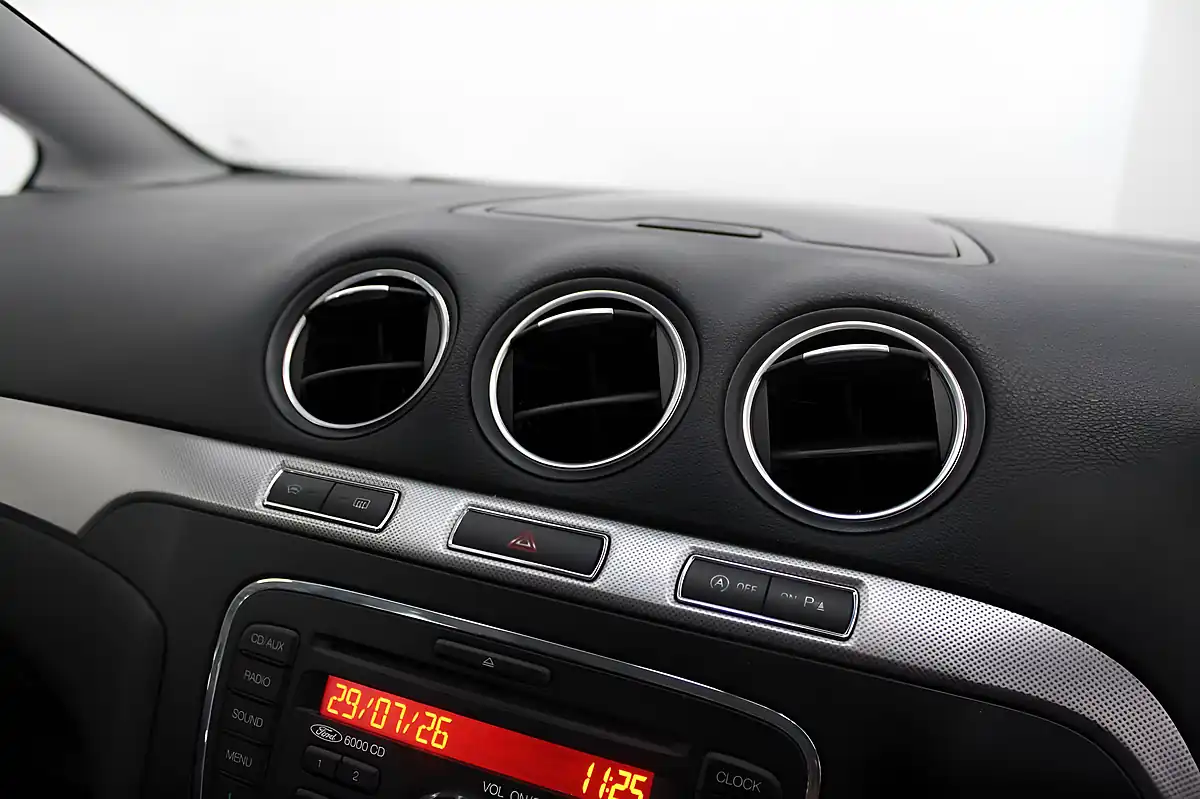 Used 2015 Ford S-Max Zetec Black - Interior and Exterior details 15