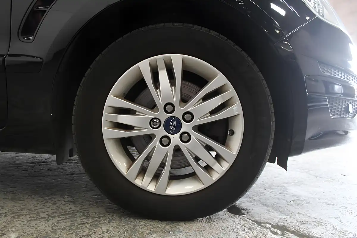 Used 2015 Ford S-Max Zetec Black - Interior and Exterior details 19