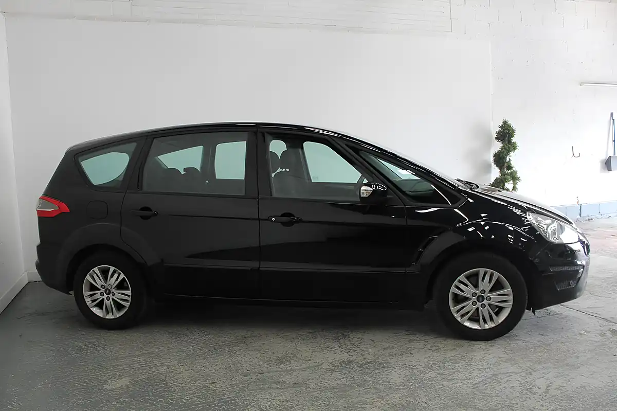Used 2015 Ford S-Max Zetec Black - Interior and Exterior details 3