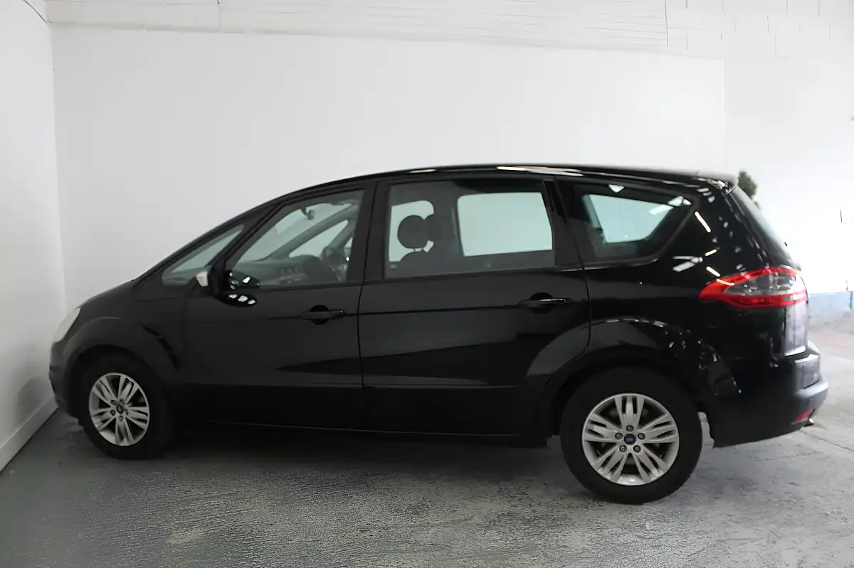 Used 2015 Ford S-Max Zetec Black - Interior and Exterior details 7
