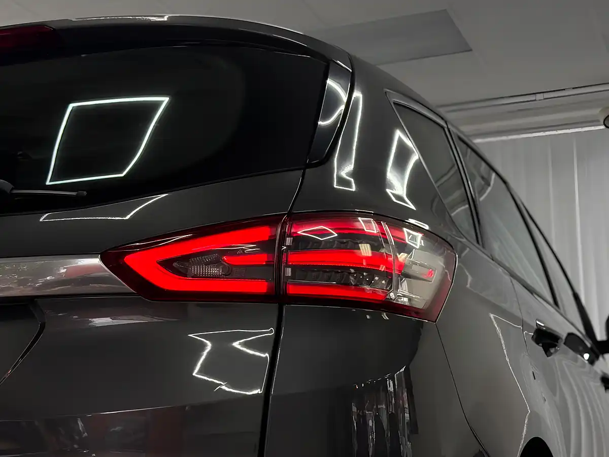 Used 2015 Ford S-Max Zetec Grey - Interior and Exterior details 10