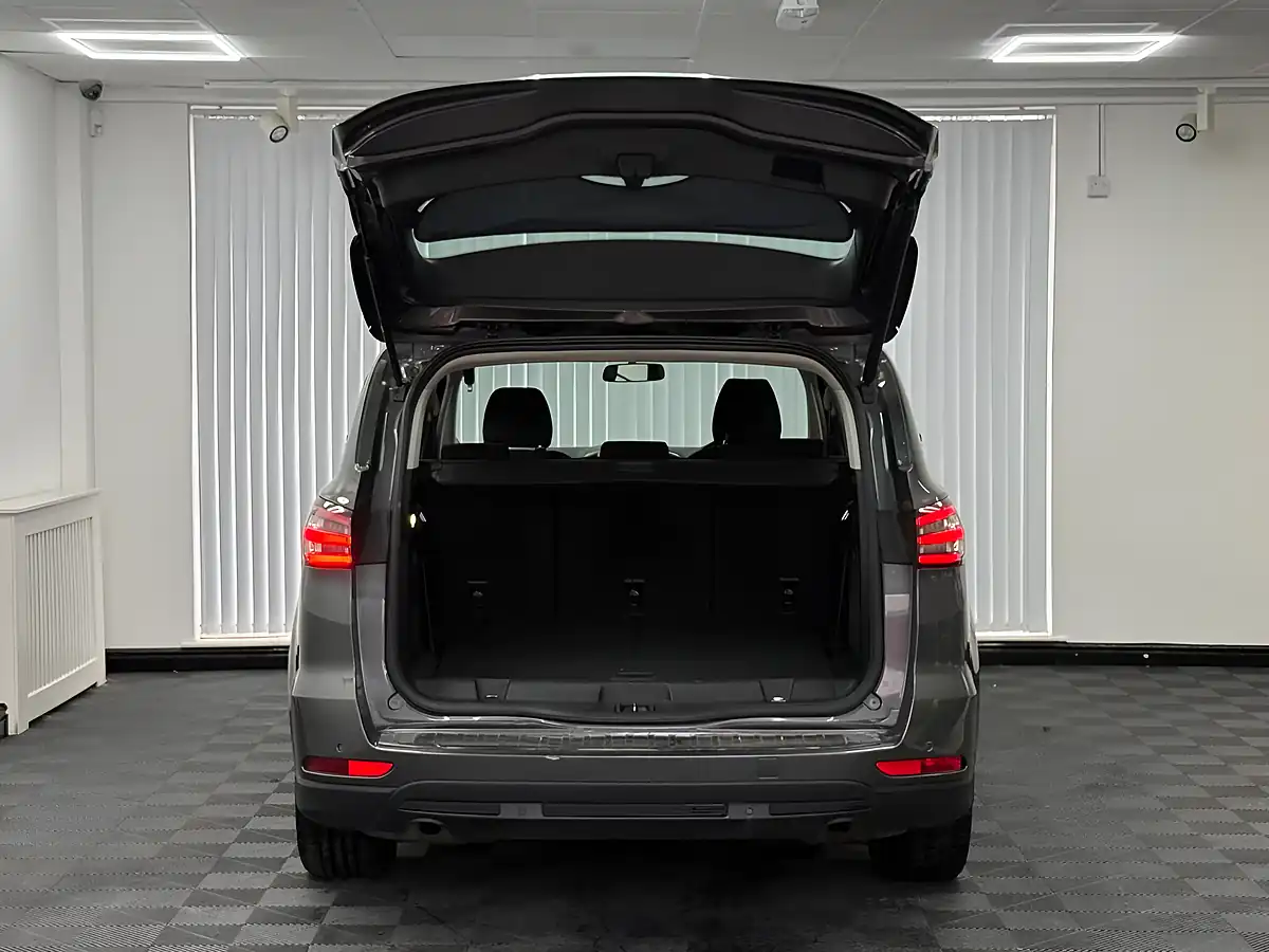 Used 2015 Ford S-Max Zetec Grey - Interior and Exterior details 9