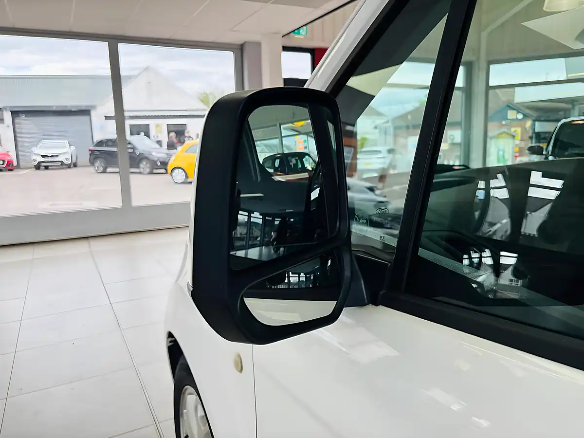 Used 2015 Ford Transit Connect 200 Limited L1 H1 5dr White - Interior and Exterior details 16