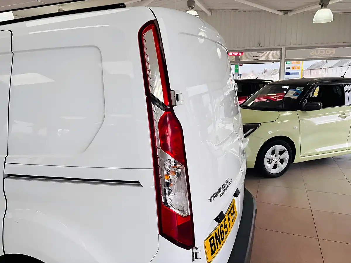 Used 2015 Ford Transit Connect 200 Limited L1 H1 5dr White - Interior and Exterior details 18