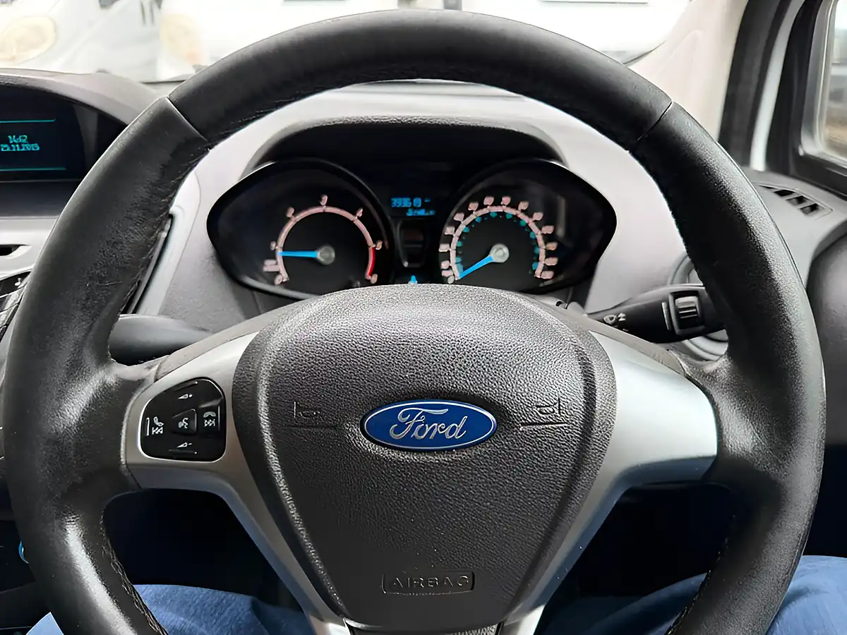 Used 2015 Ford Transit Courier Trend White - Interior and Exterior details 15