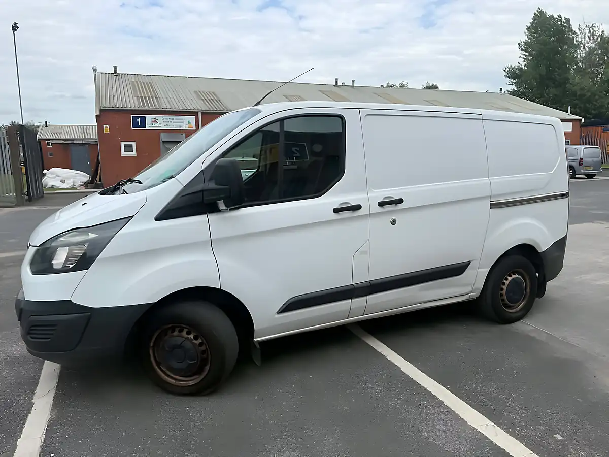 Used 2015 Ford Transit Custom 290 E-Tech - Interior and Exterior details 10