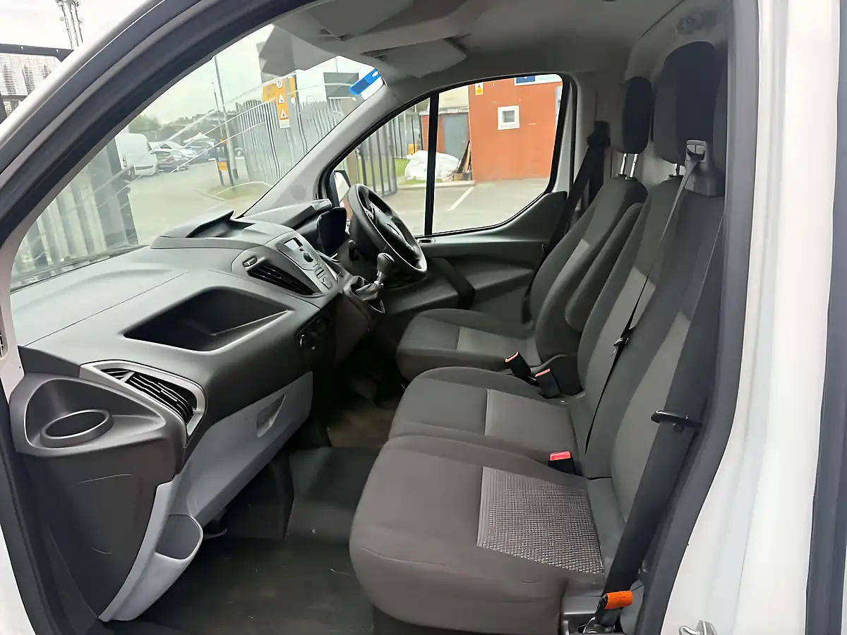 Used 2015 Ford Transit Custom 290 E-Tech - Interior and Exterior details 14