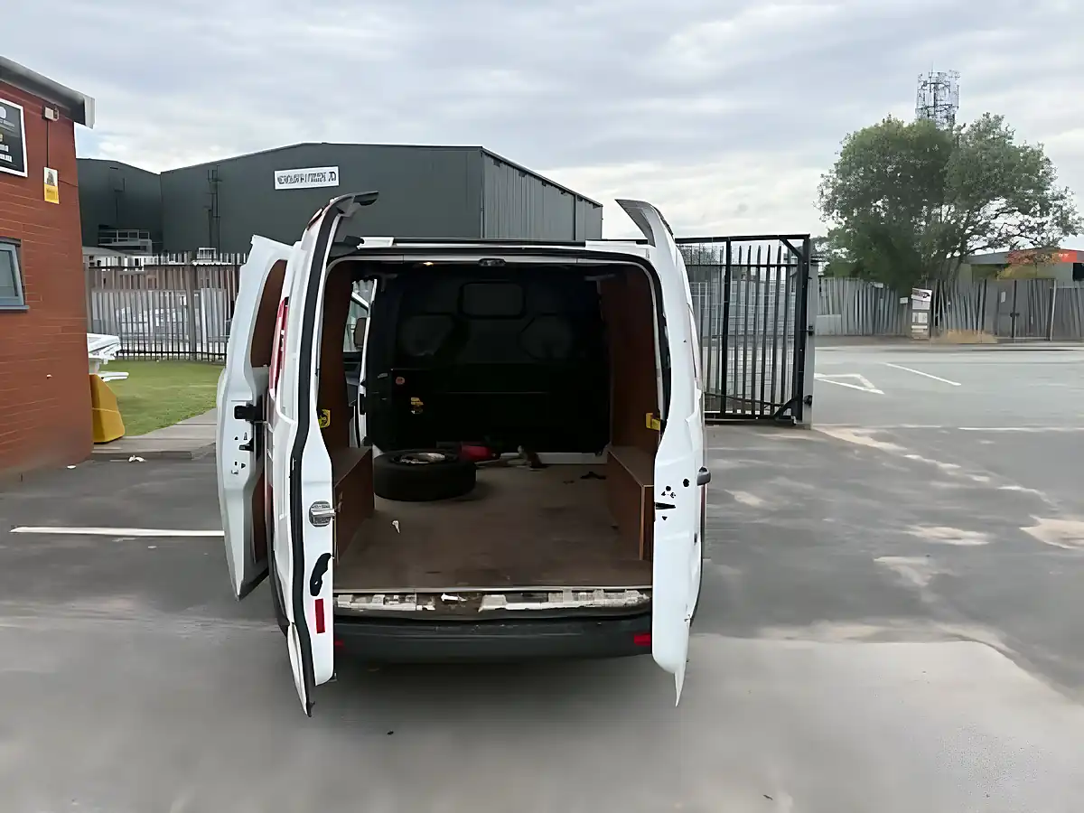 Used 2015 Ford Transit Custom 290 E-Tech - Interior and Exterior details 15