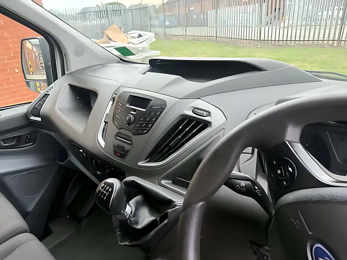 Used 2015 Ford Transit Custom 290 E-Tech - Interior and Exterior details 17
