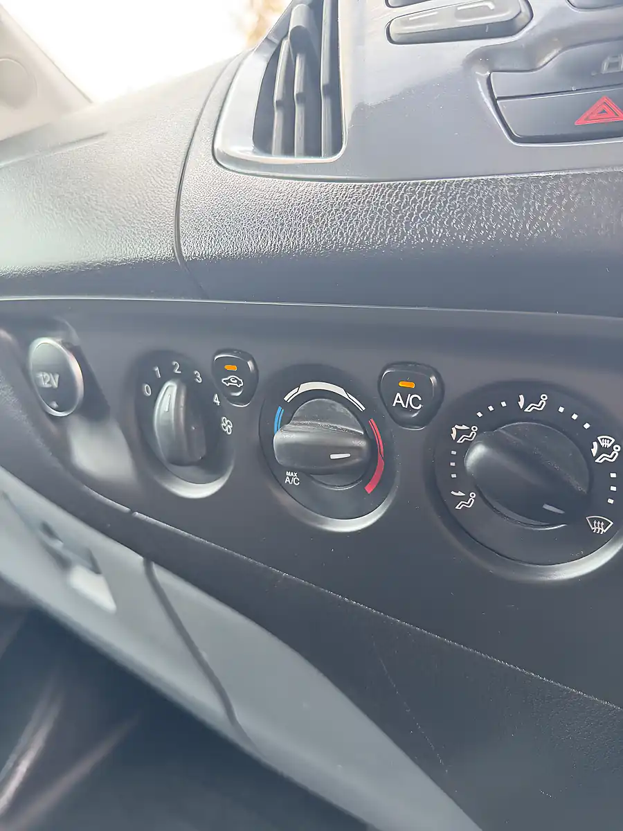 Used 2015 Ford Transit Custom 290 Ltd Blue - Interior and Exterior details 13