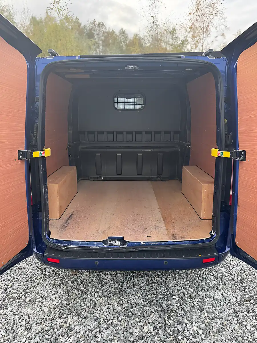 Used 2015 Ford Transit Custom 290 Ltd Blue - Interior and Exterior details 15