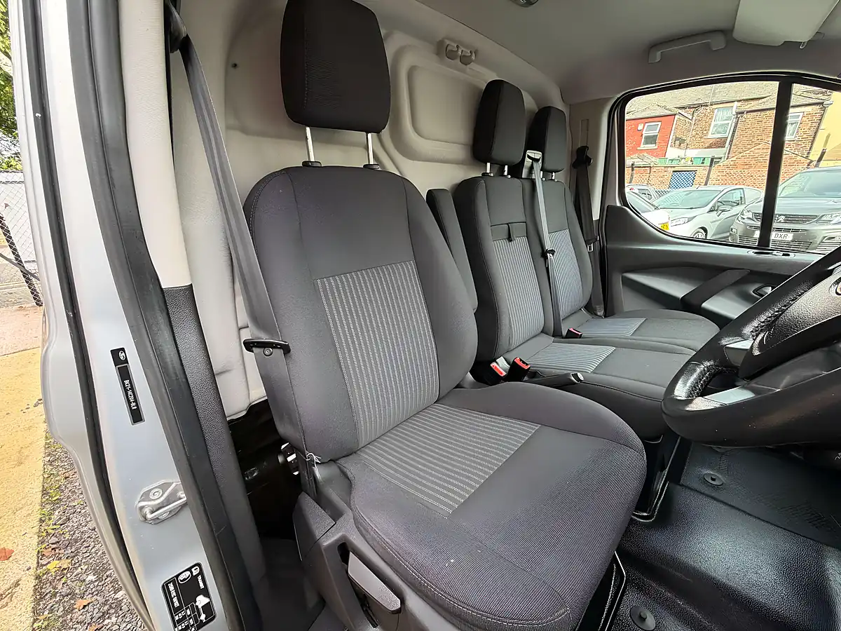 Used 2015 Ford Transit Custom 290 Trend Silver - Interior and Exterior details 12