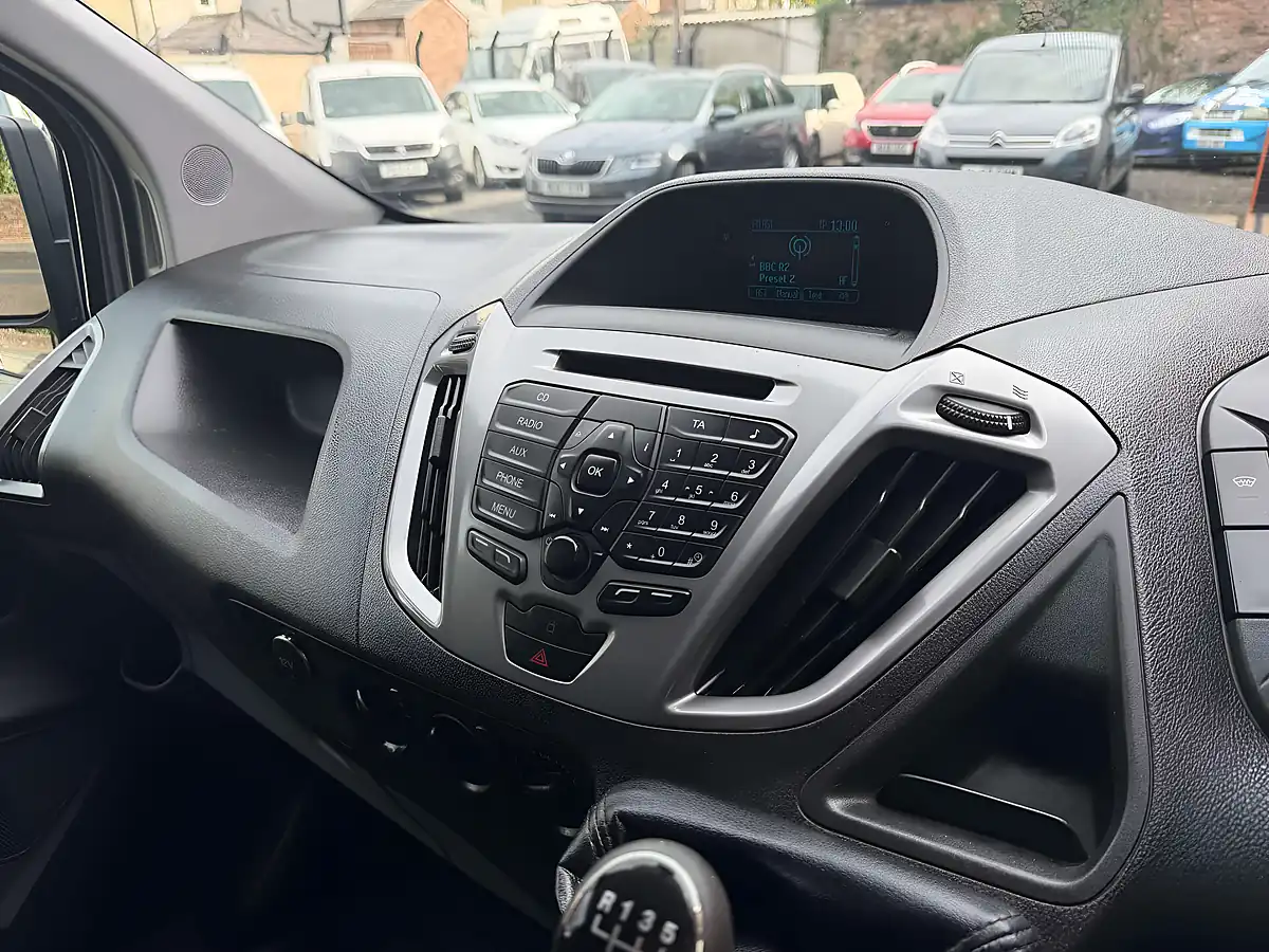Used 2015 Ford Transit Custom 290 Trend Silver - Interior and Exterior details 14