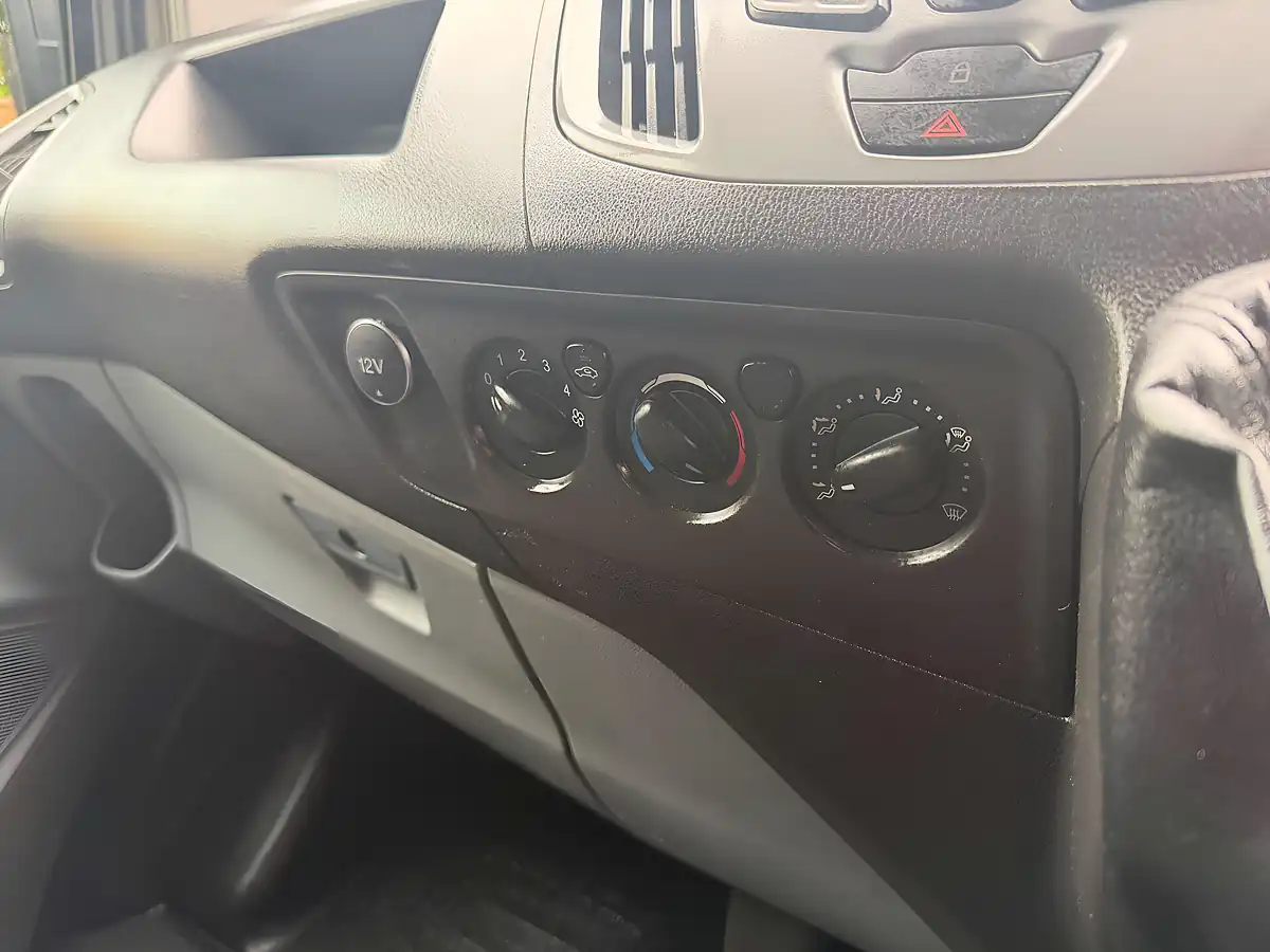 Used 2015 Ford Transit Custom 290 Trend Silver - Interior and Exterior details 15