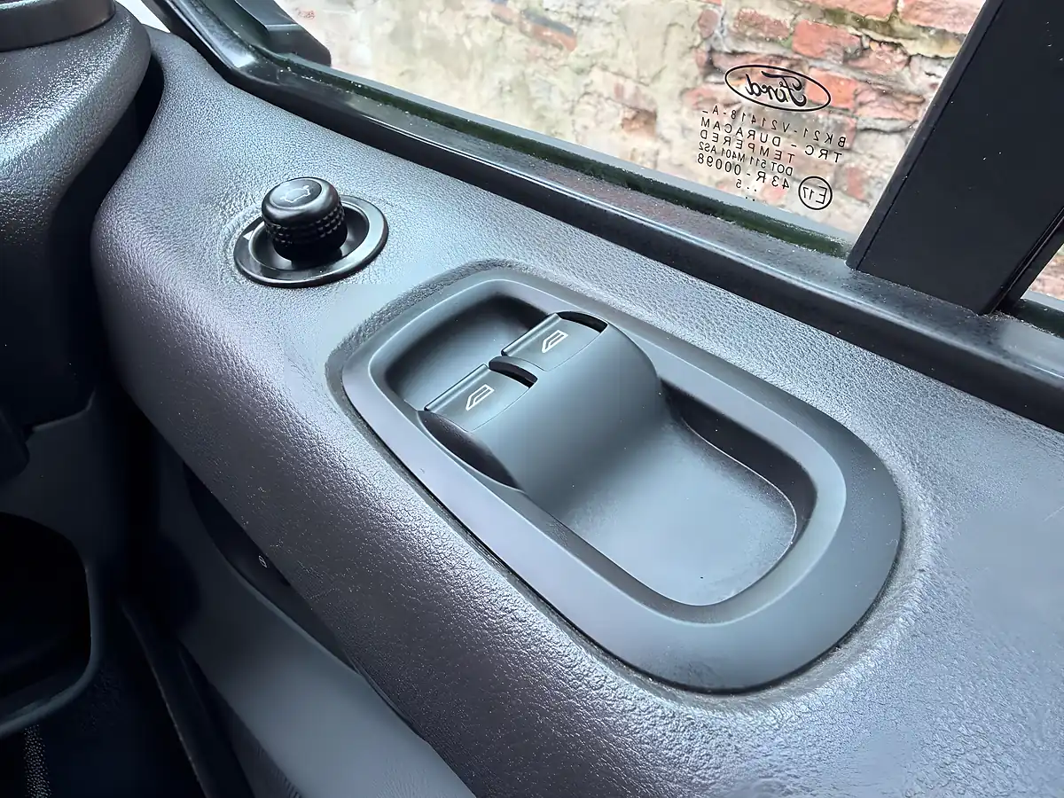 Used 2015 Ford Transit Custom 290 Trend Silver - Interior and Exterior details 17
