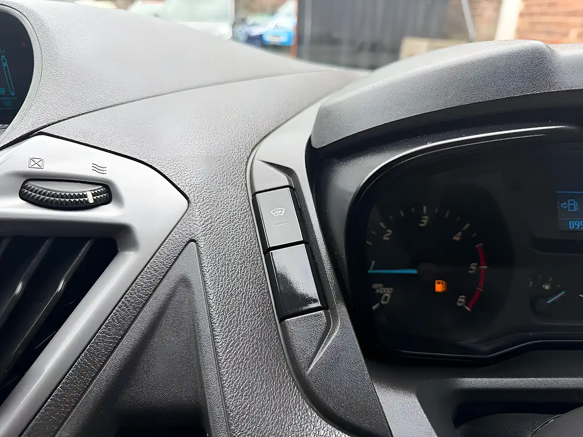 Used 2015 Ford Transit Custom 290 Trend Silver - Interior and Exterior details 18