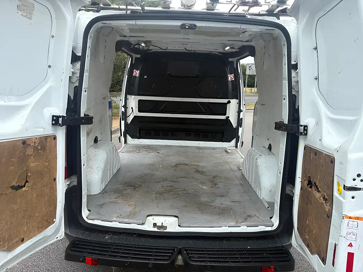 Used 2015 Ford Transit Custom 310 Econetic L1 H1 White - Interior and Exterior details 11