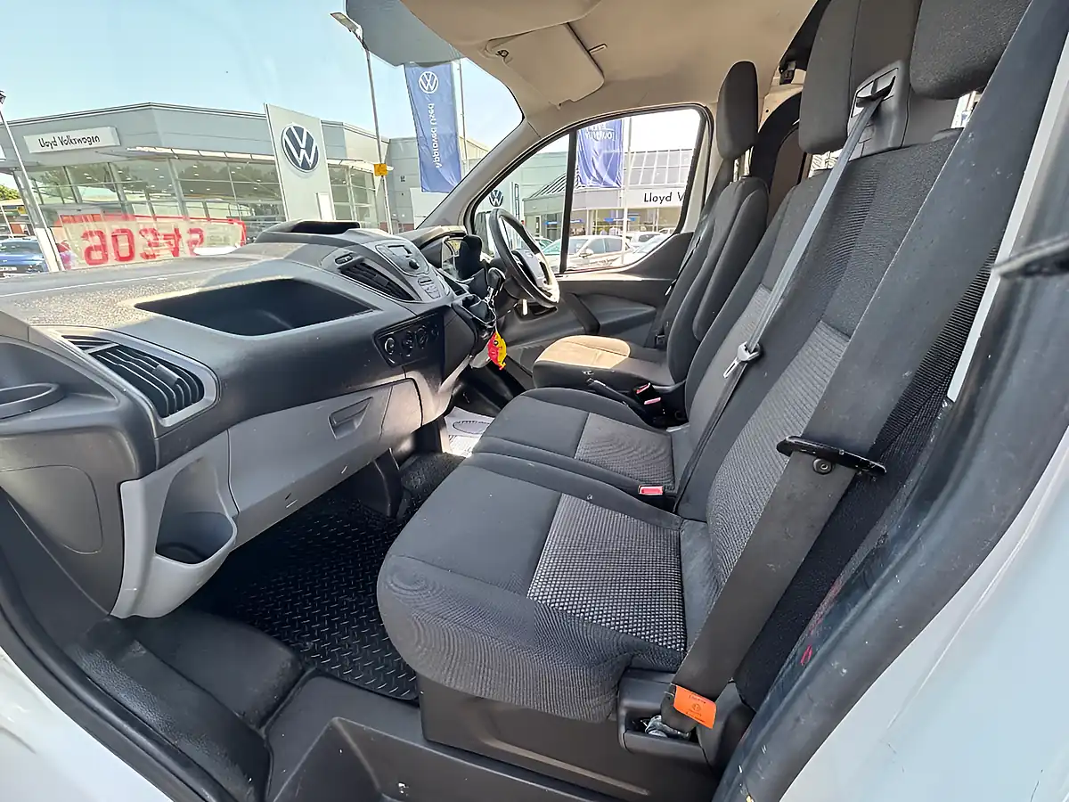 Used 2015 Ford Transit Custom Crew White - Interior and Exterior details 11