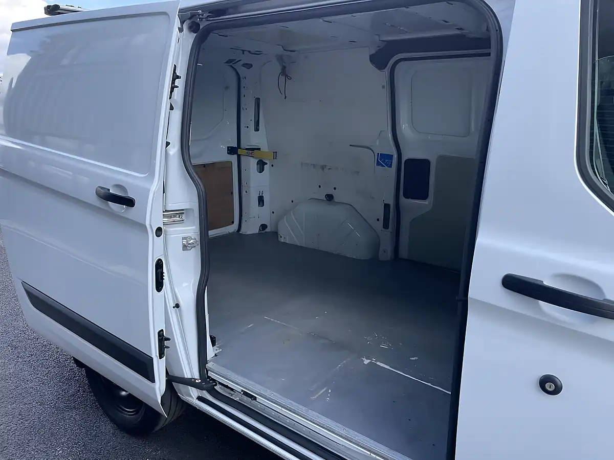 Used 2015 Ford Transit Custom Econetic White - Interior and Exterior details 9