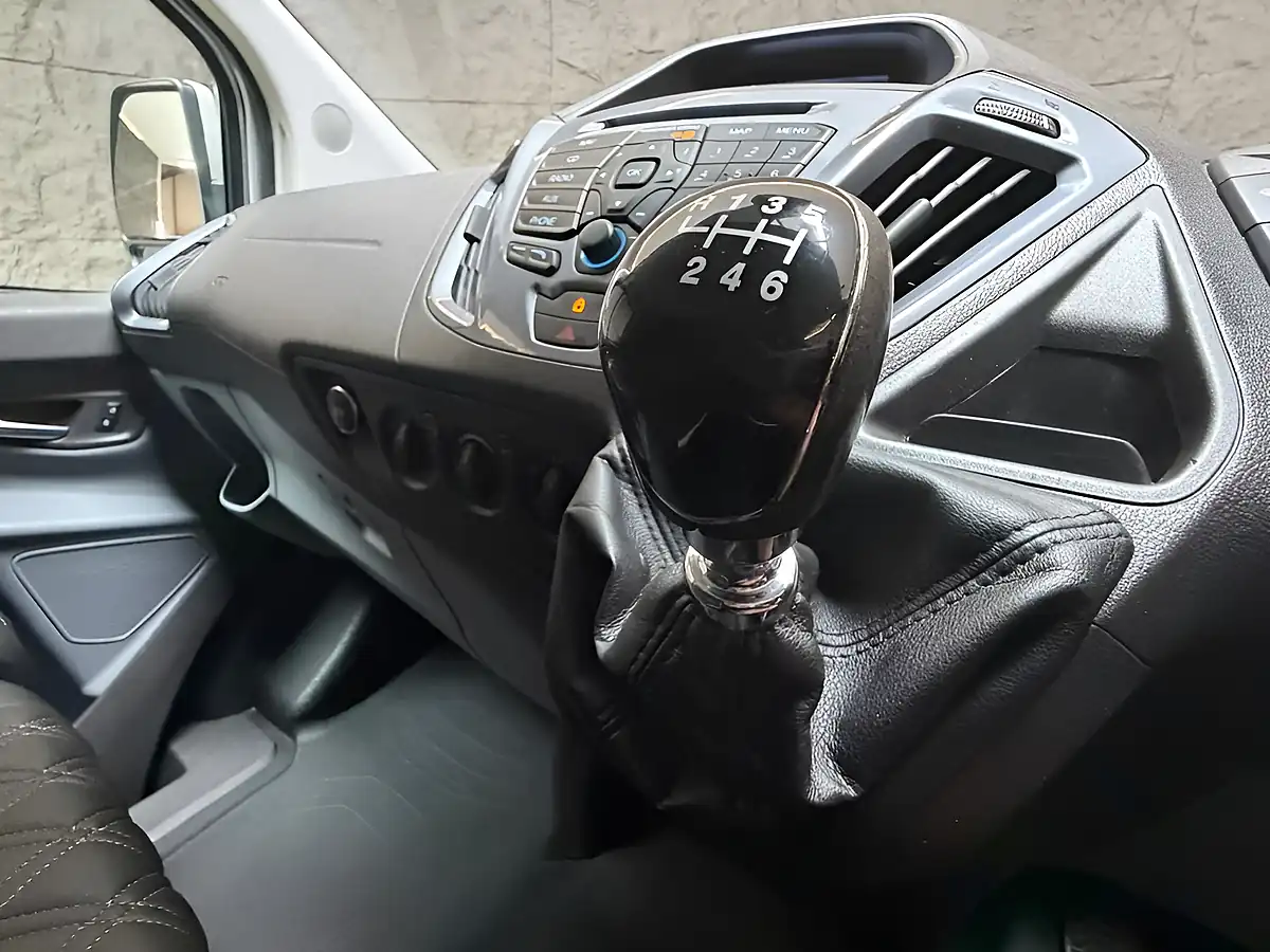 Used 2015 Ford Transit Custom Limited Silver - Interior and Exterior details 18