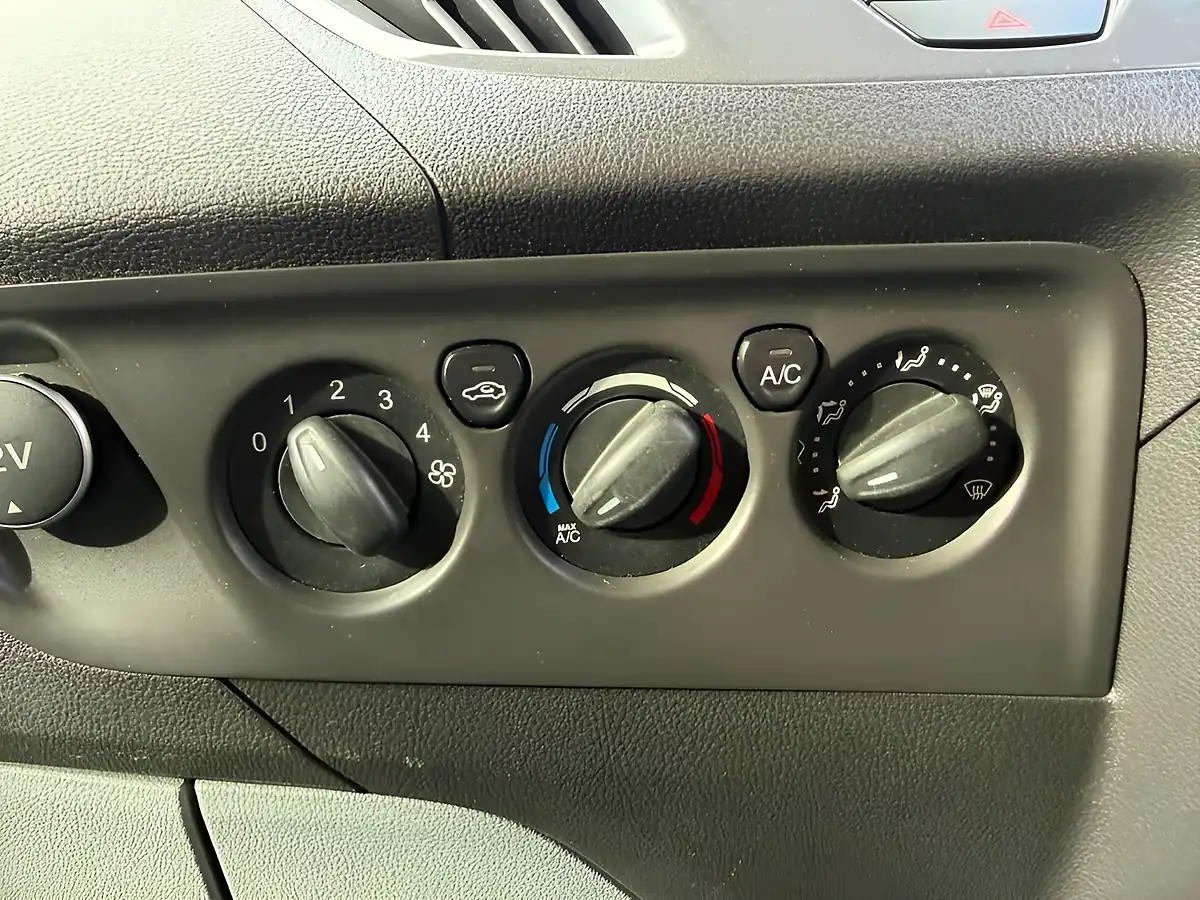 Used 2015 Ford Transit Custom Limited Silver - Interior and Exterior details 11