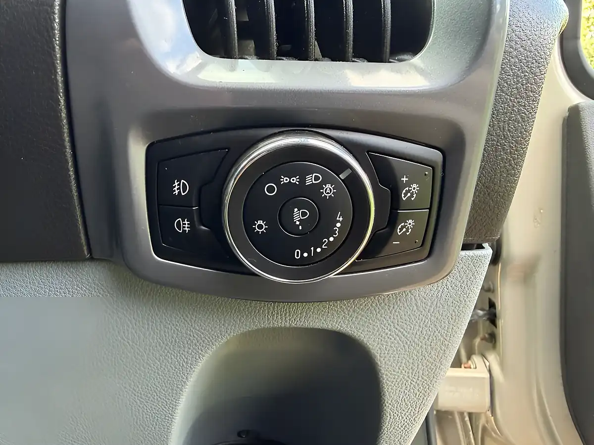 Used 2015 Ford Transit Custom Limited Silver - Interior and Exterior details 14