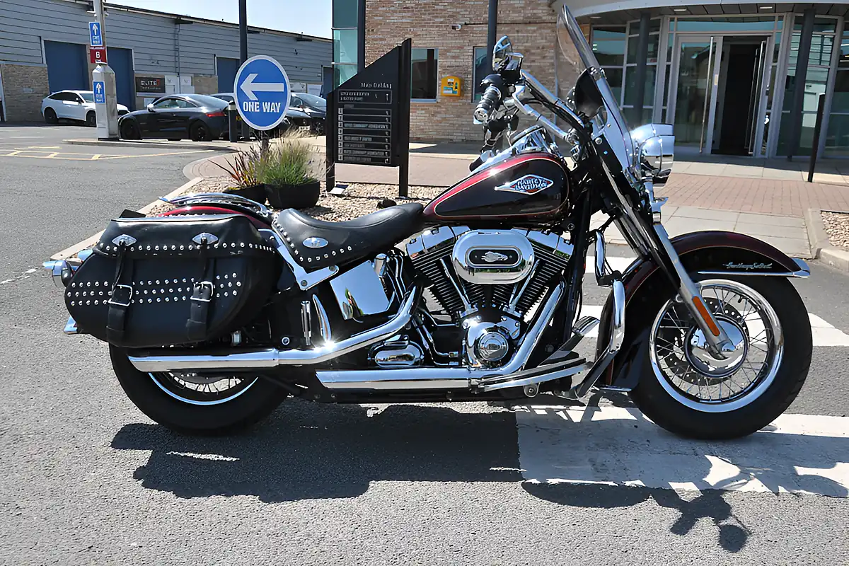 Used 2015 Harley-Davidson Softail Heritage Flstc Red - Front View