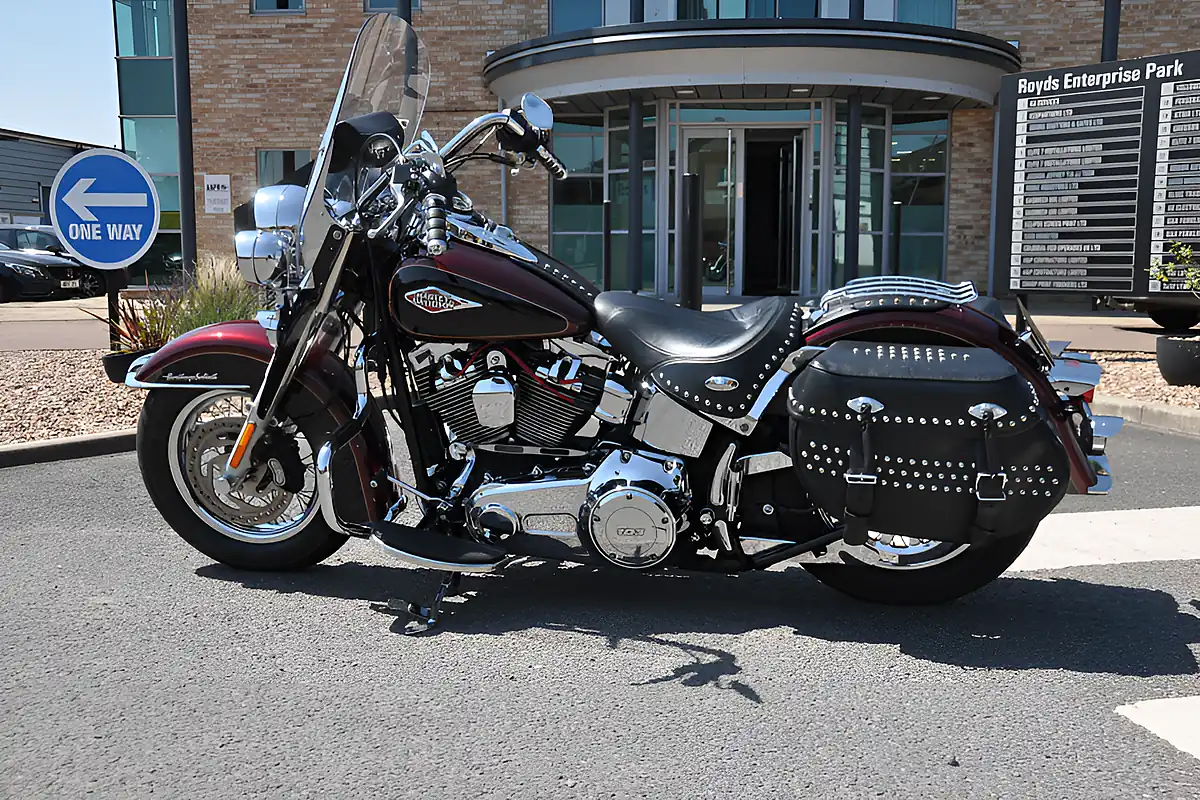 Used 2015 Harley-Davidson Softail Heritage Flstc Red - Interior and Exterior details 2