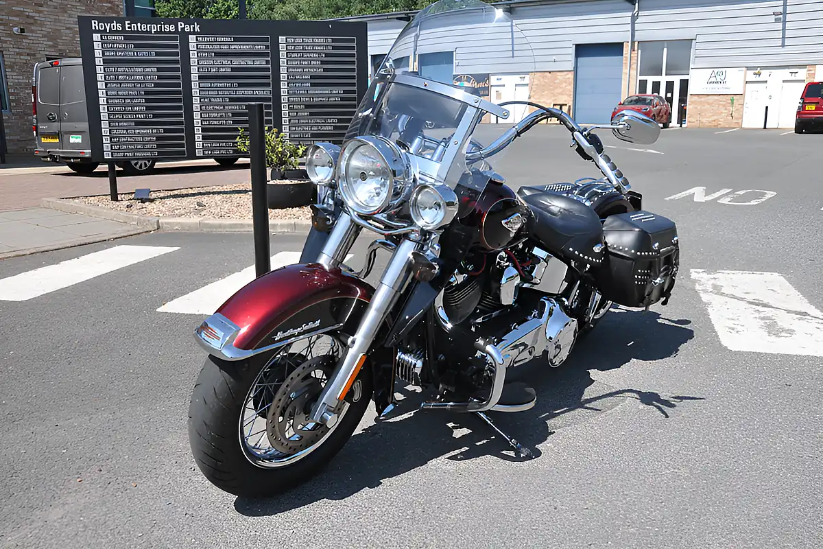 Used 2015 Harley-Davidson Softail Heritage Flstc Red - Interior and Exterior details 4