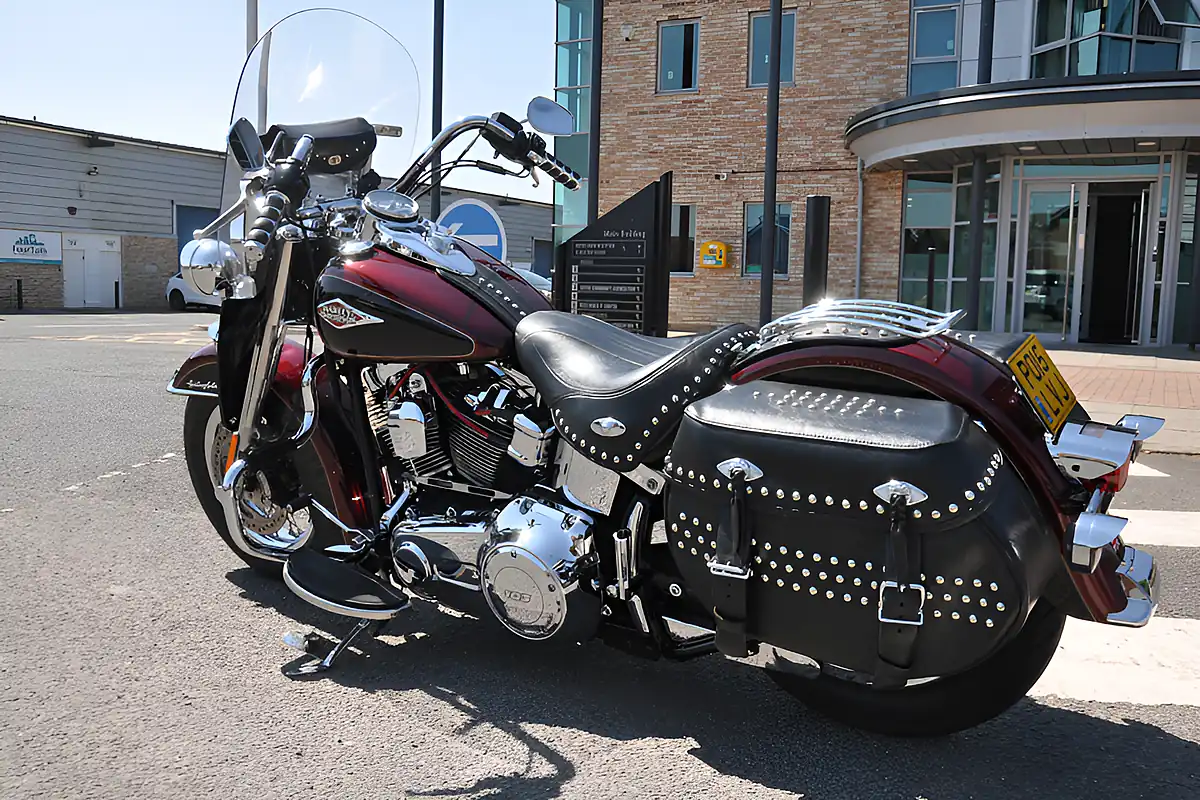 Used 2015 Harley-Davidson Softail Heritage Flstc Red - Interior and Exterior details 5