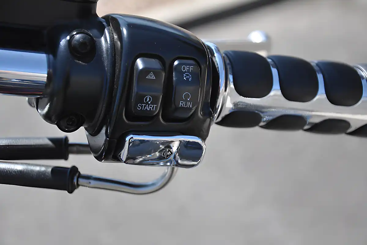 Used 2015 Harley-Davidson Softail Heritage Flstc Red - Interior and Exterior details 9