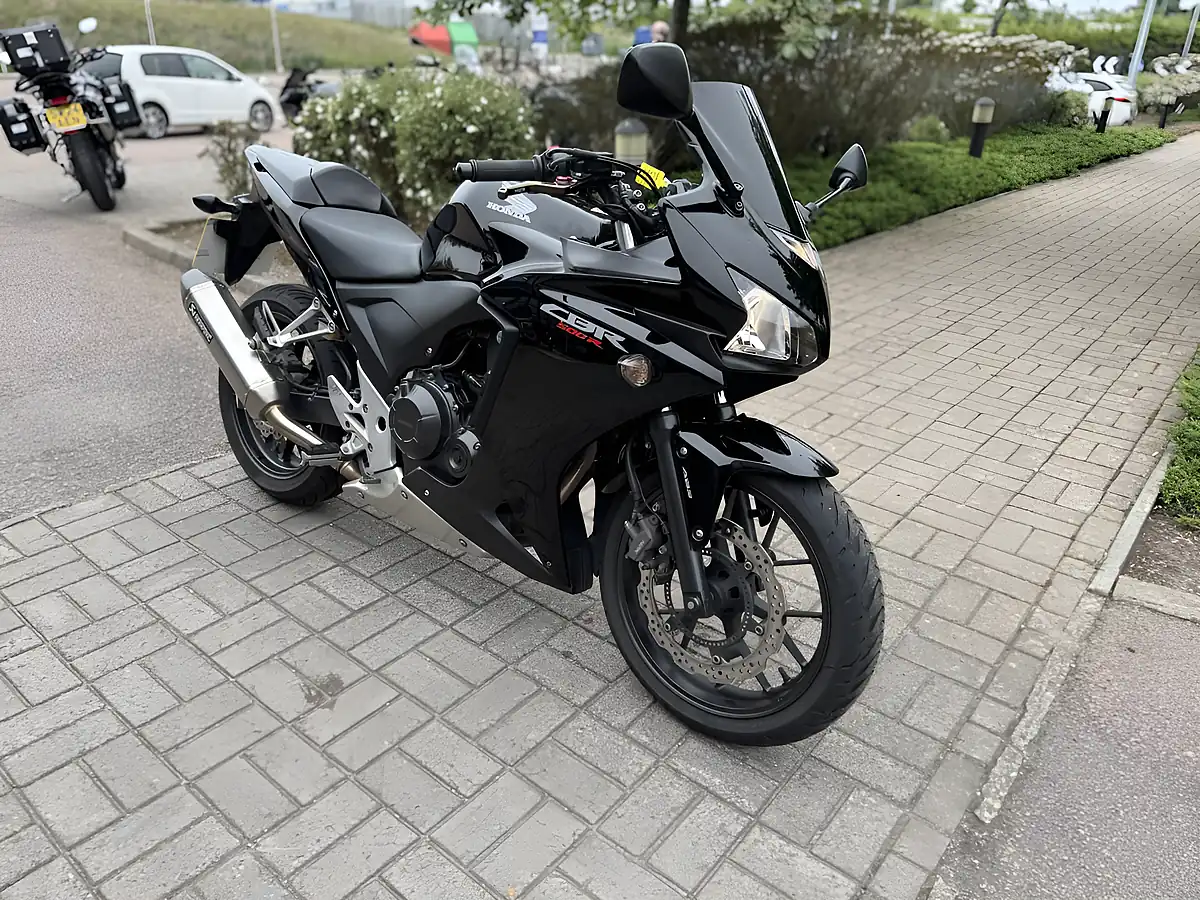 Used 2015 Honda Cbr 500 Ra-F Black - Interior and Exterior details 3