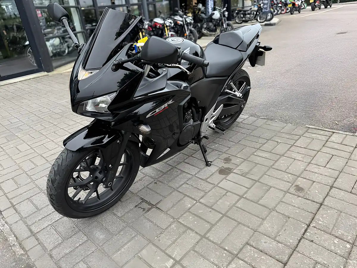 Used 2015 Honda Cbr 500 Ra-F Black - Interior and Exterior details 5