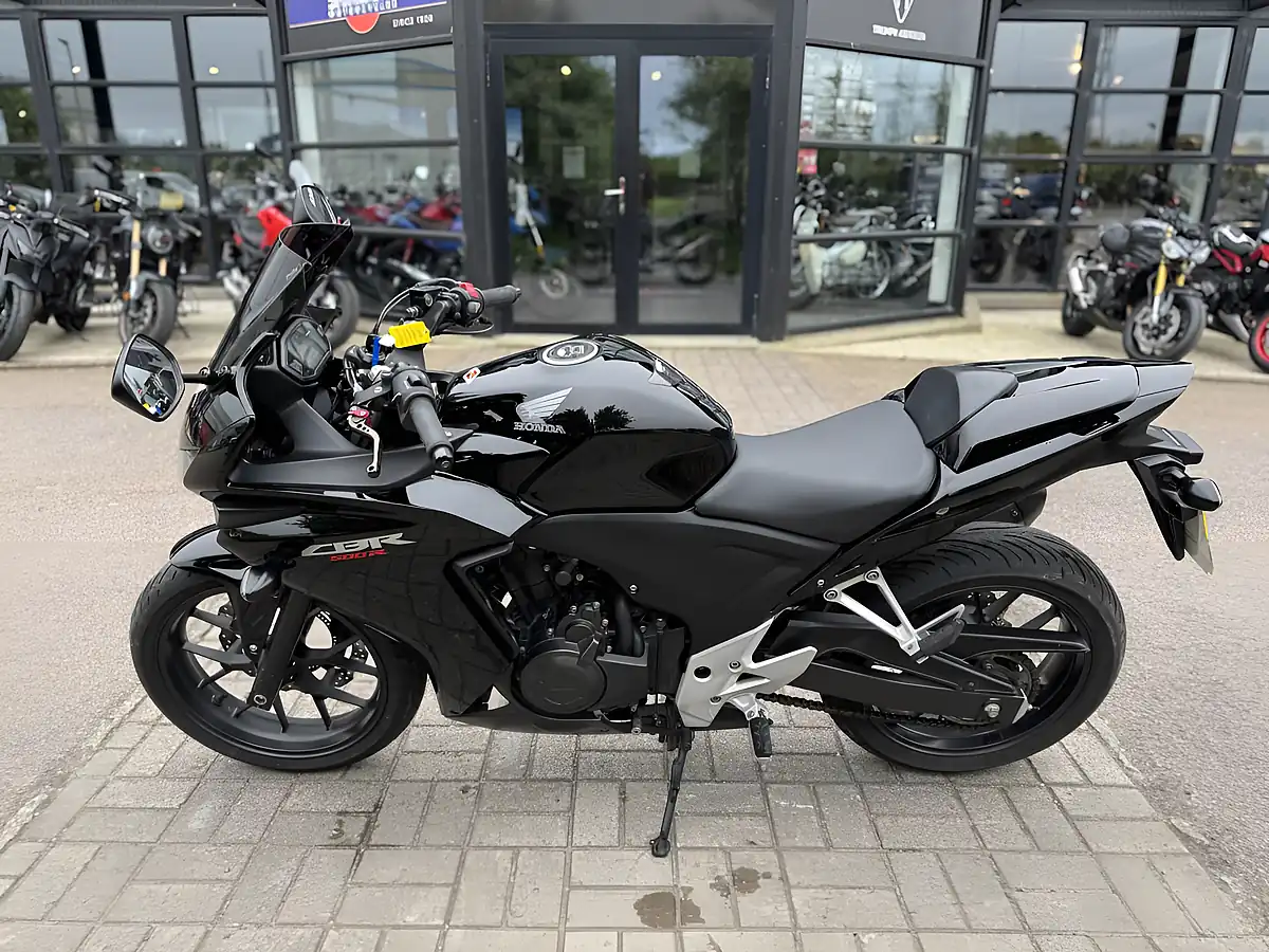Used 2015 Honda Cbr 500 Ra-F Black - Interior and Exterior details 6