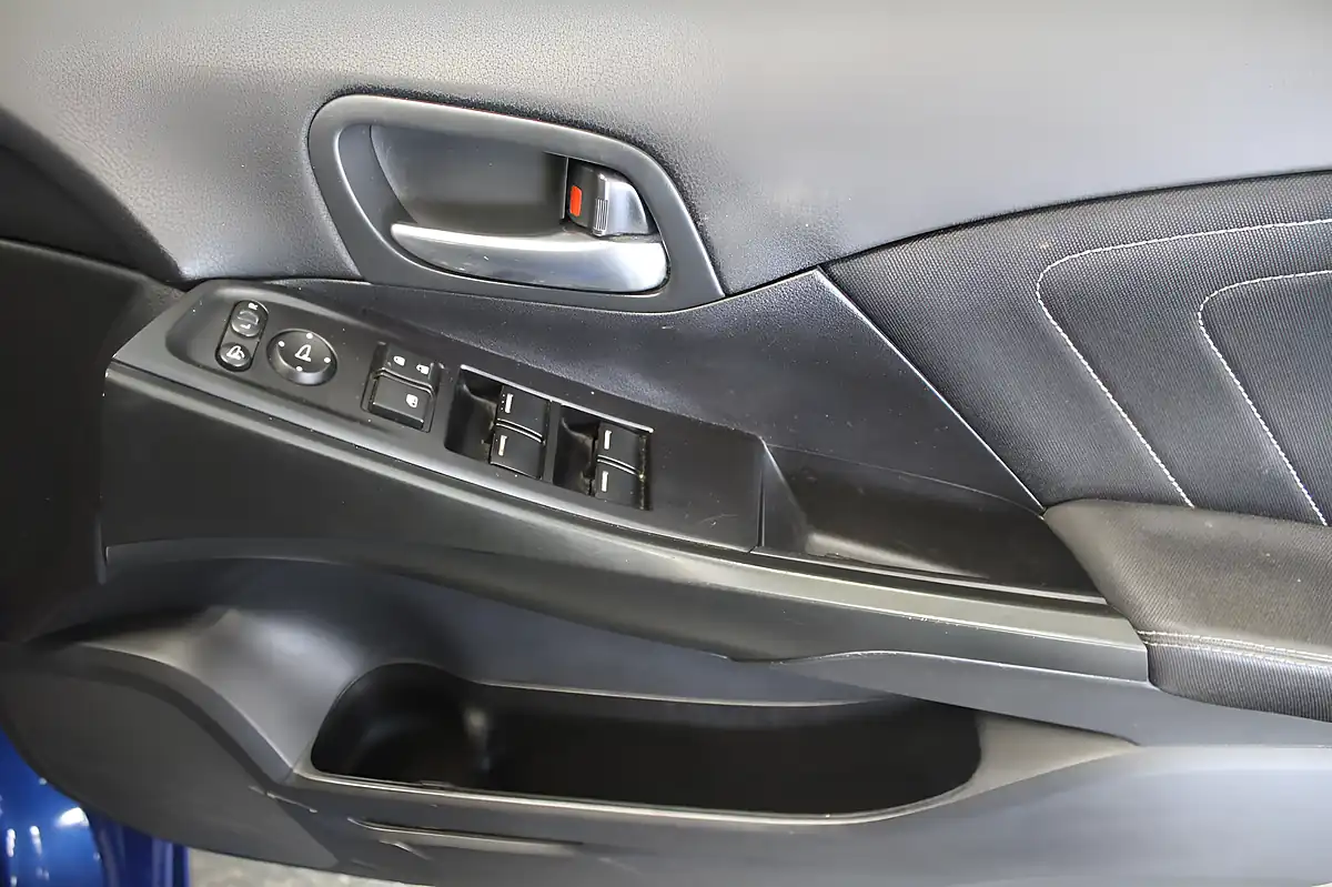 Used 2015 Honda Civic Se Plus Blue - Interior and Exterior details 17