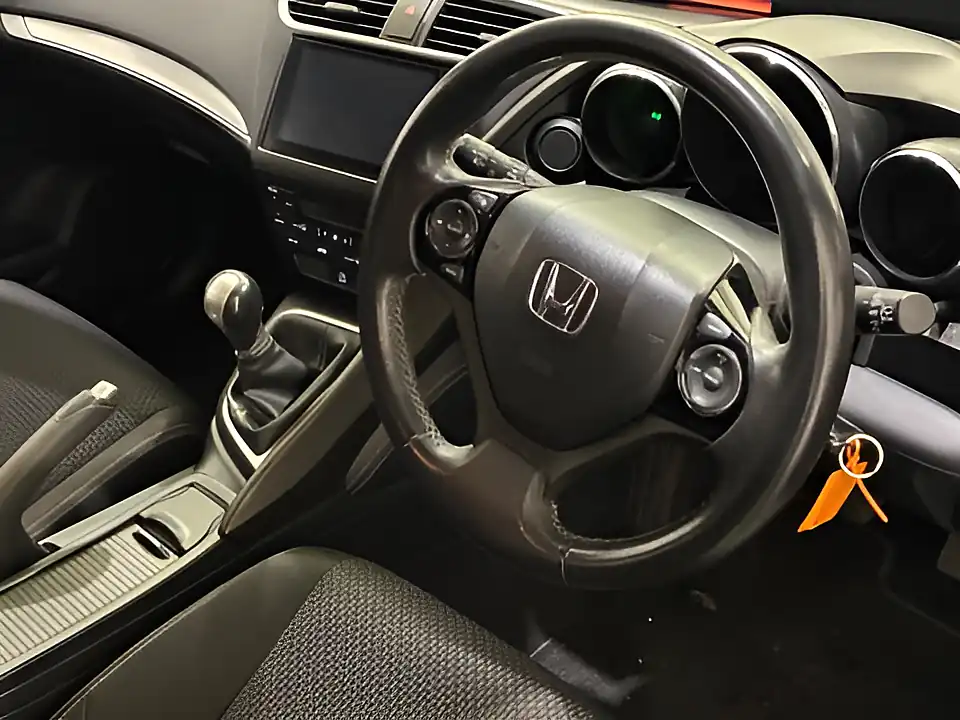 Used 2015 Honda Civic Se Plus (navi) White - Interior and Exterior details 3