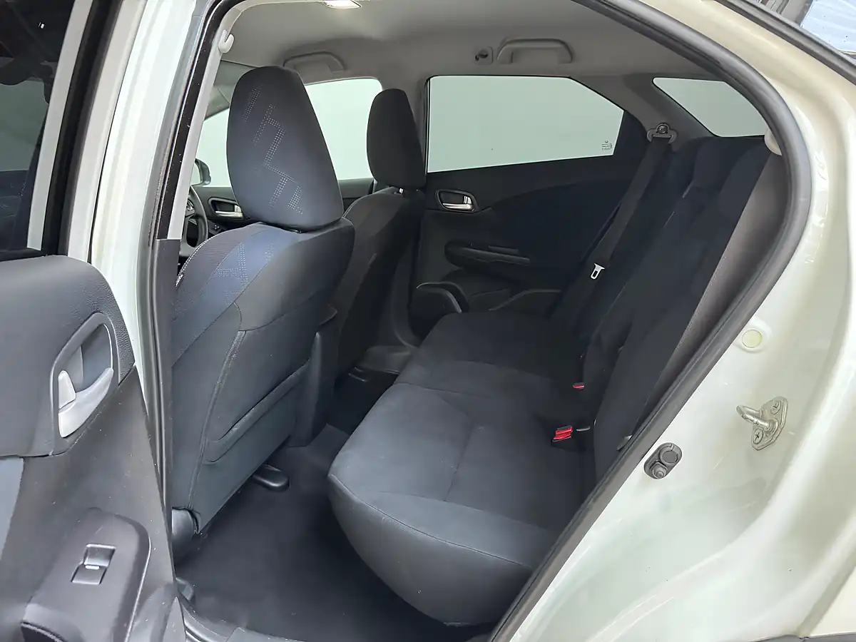 Used 2015 Honda Civic Se Plus Tourer White - Interior and Exterior details 10