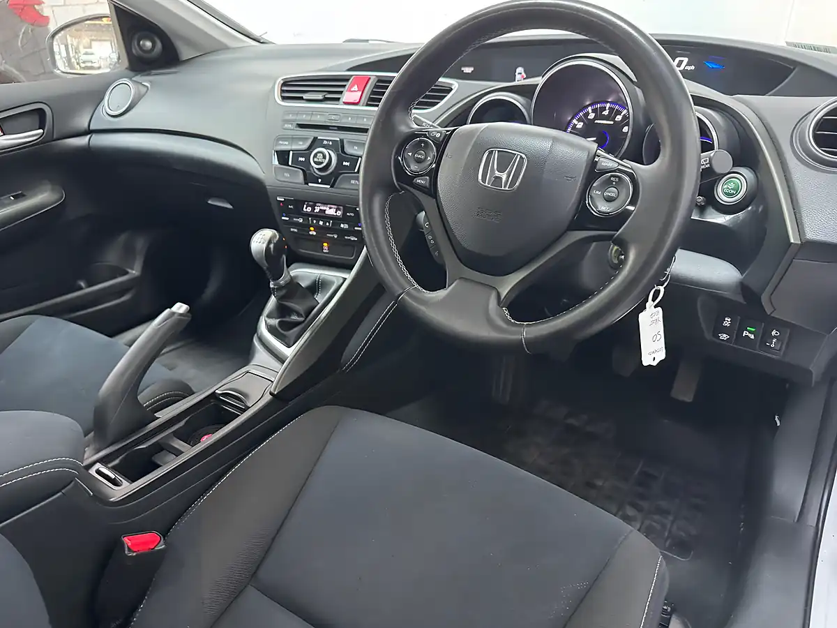 Used 2015 Honda Civic Se Plus Tourer White - Interior and Exterior details 3