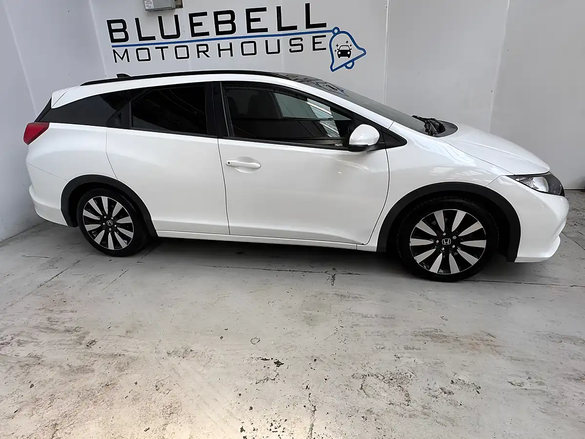 Used 2015 Honda Civic Se Plus Tourer White - Interior and Exterior details 8