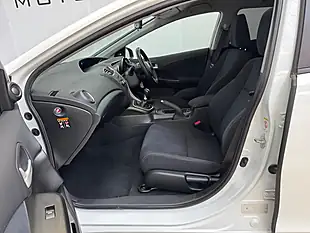 Used 2015 Honda Civic Se Plus Tourer White - Interior and Exterior details 9