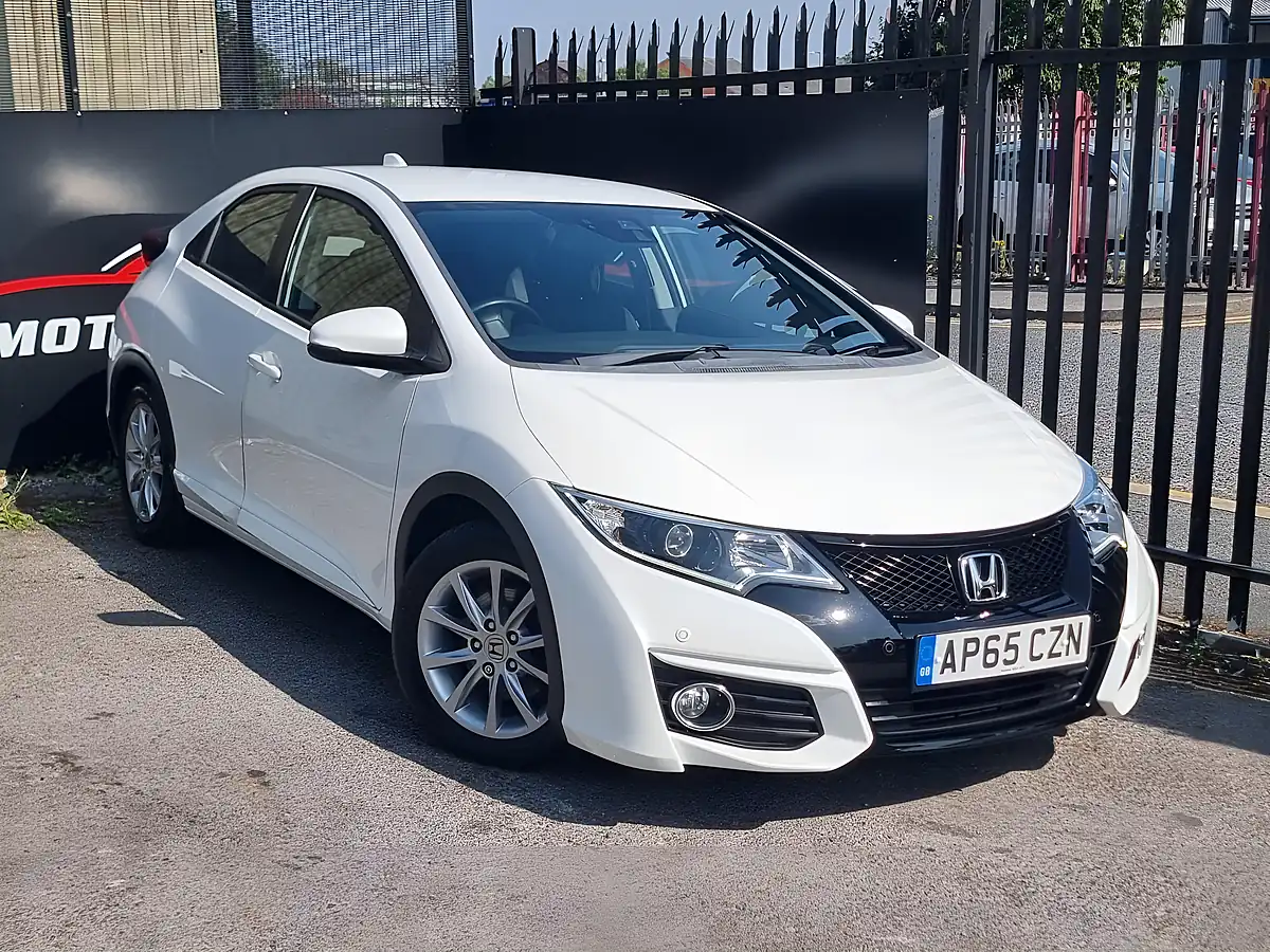 Used 2015 Honda Civic Se Plus White - Front View